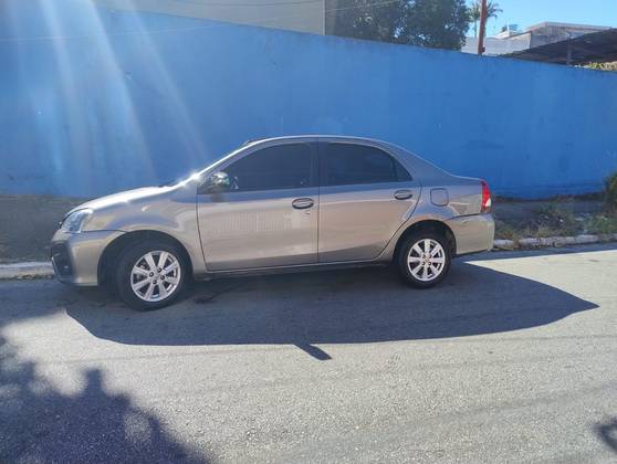 TOYOTA ETIOS 1.5 X PLUS SEDAN 16V FLEX 4P AUTOMÁTICO